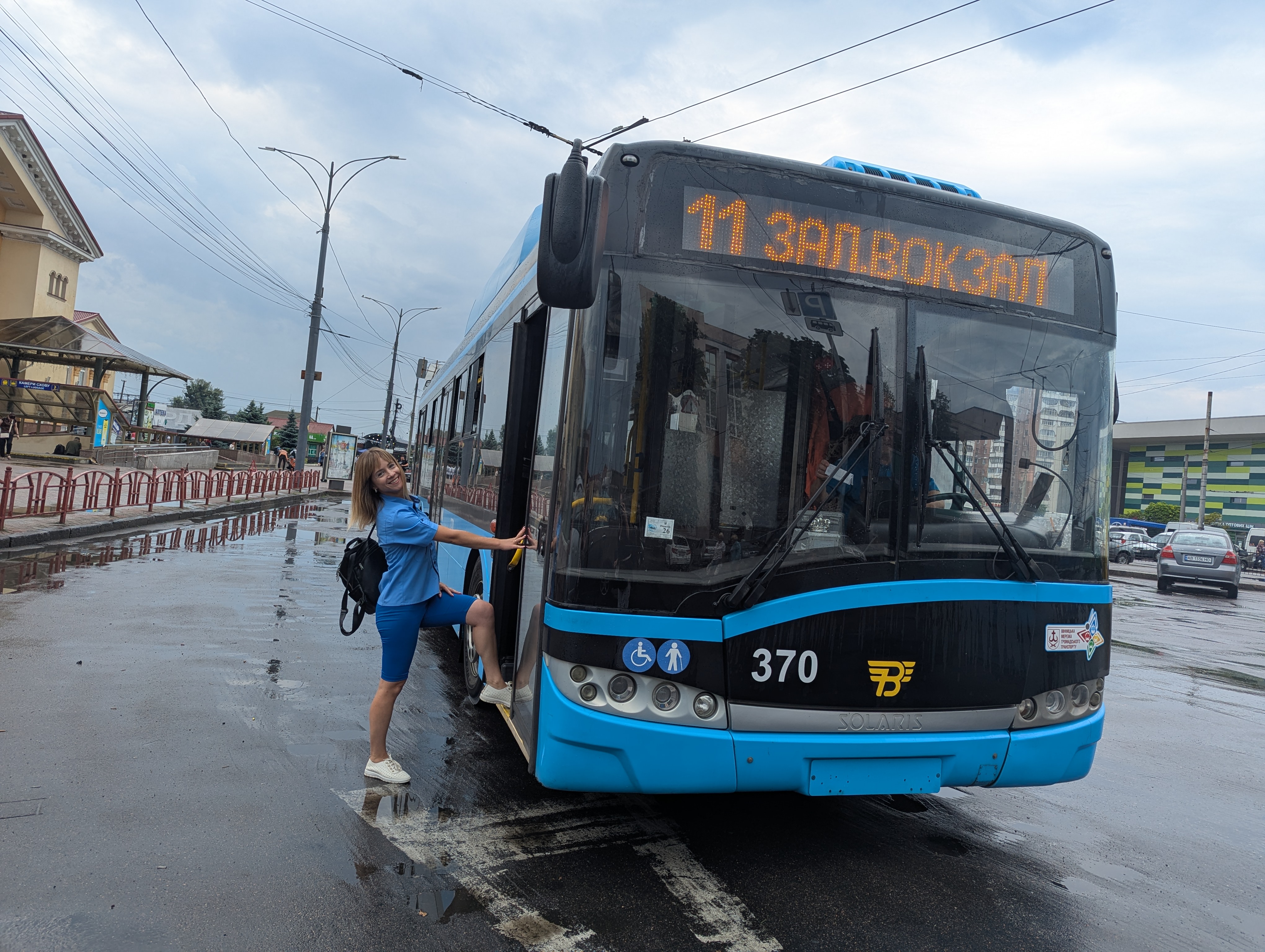 Вона не уявляє себе в офісній роботі, бо живе технікою, рухом і відчуттям дороги: історія водійки тролейбуса Марини Лісової